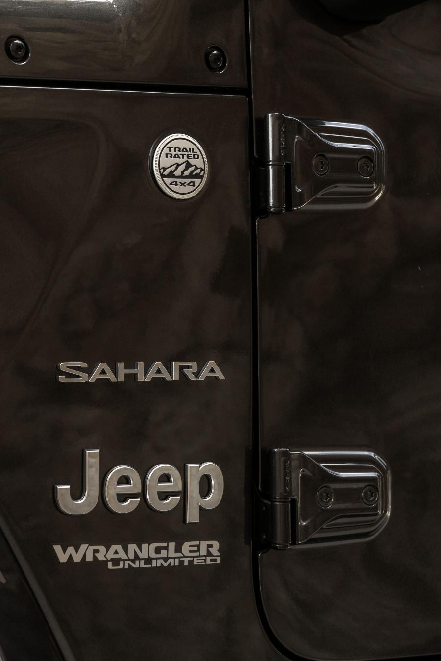 Логотип Jeep Wrangler Unlimited Sahara (JL) 2018 года  (WW) (фото 5 из 31)